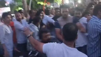 राजधानी भोपाल में कांग्रेस कार्यकर्ताओं के बीच चले लात-घूंसे , BJP का तंज- बैठक या कुश्ती प्रतियोगिता? 9 18A 64