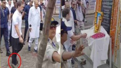 राहुल गांधी ने दादी इंदिरा गांधी की प्रतिमा पर फूल चढ़ाया और श्रद्धांजलि दी, लेकिन इस दौरान उन्होंने जूते नहीं उतारे 4 3A 67