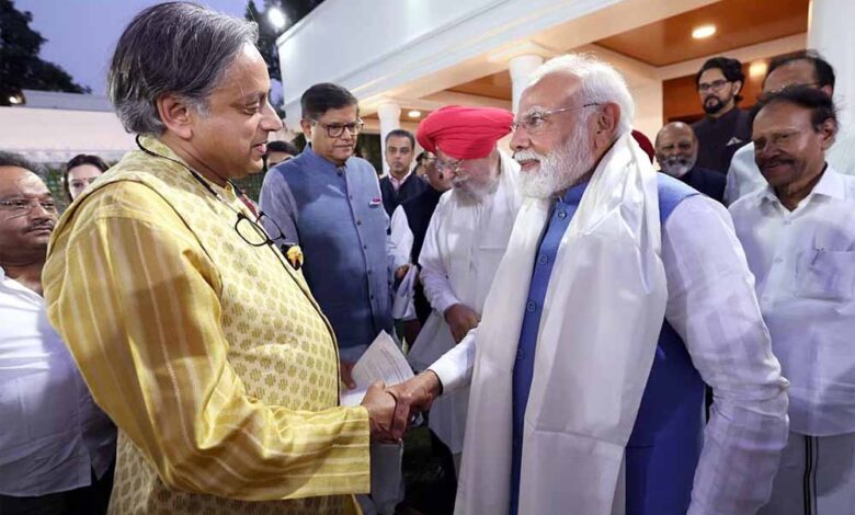 PM मोदी की तारीफ के बाद अटकलों का दौर, शशि थरूर ने साफ कर दिया है कि वह बीजेपी में शामिल नहीं होने वाले 1 pm 10