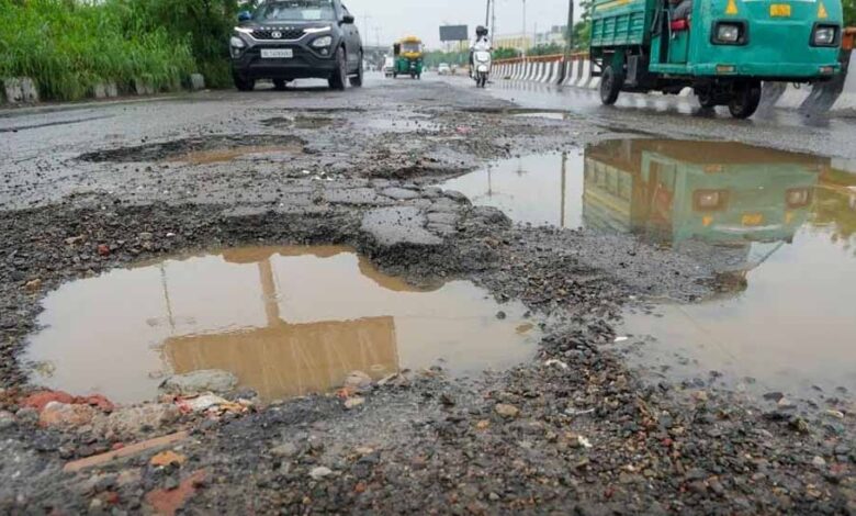 अब टूटी सड़कों और गड्ढों की शिकायत करना हुआ आसान, इस सरकारी ऐप पर करें रिपोर्ट 1 1 655