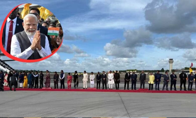 प्रधानमंत्री मोदी त्रिनिदाद एवं टोबैगो के दो दिवसीय दौरे पर, पियार्को इंटरनेशनल एयरपोर्ट पर भव्य स्वागत किया गया 1 4A 14