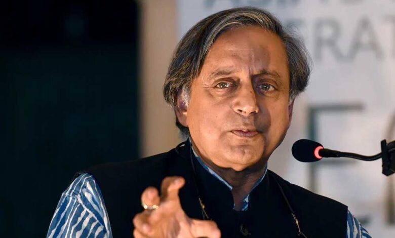 शशि थरूर का इमरजेंसी पर लेख: आज का भारत 1975 जैसा नहीं है 1 Shashi Tharoor 4A 23 3
