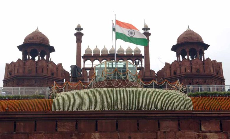 दो प्रधानमंत्री जिन्होंने कभी नहीं फहराया लाल किले पर तिरंगा – जानें इसके पीछे का कारण 1 1 596