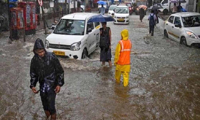 महाराष्ट्र में भारी बारिश का अलर्ट, मुंबई में येलो चेतावनी जारी 1 barish 12
