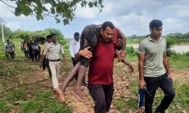 नशे में युवक ने इंद्रावती में लगाई छलांग, SDRF ने समय रहते बचाई जान 1 1 1317