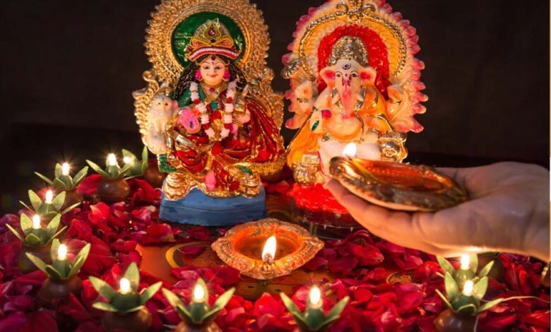 दीपावली 2025: जानें कब है लक्ष्मी पूजन, प्रदोष काल के बाद पूजन है सबसे शुभ 1 13A 131