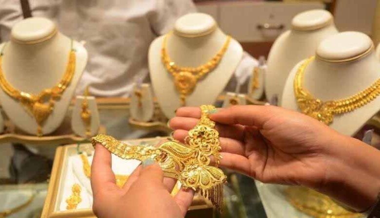 धनतेरस 2025: सोने की खरीदारी में सुनारों की बढ़ी धूम, करोड़ों के सौदे होने की संभावना 1 gold 1