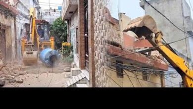 अकाली दल के पूर्व डिप्टी मेयर की बिल्डिंग पर निगम का बुलडोज़र, अवैध निर्माण ध्वस्त 1 pila punja