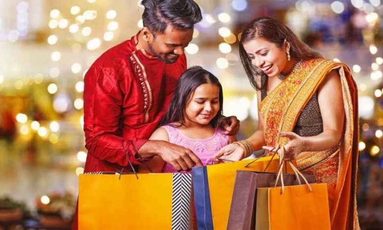 पुष्य नक्षत्र पर बरसेगा धन! बाजारों में लगेगी रौनक, धनतेरस से पहले होगी जमकर खरीदारी 1 shoping