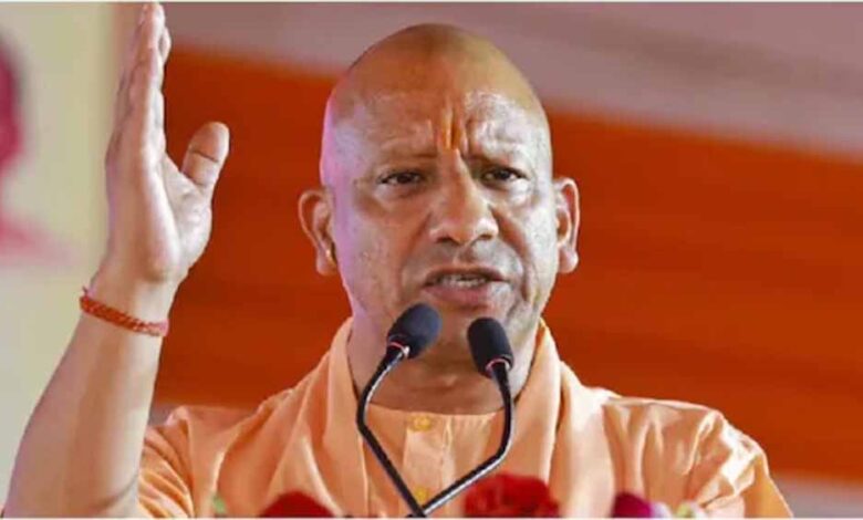 जिसने भी रंग में भंग डाला सलाखों के पीछे होगाः सीएम योगी 1 yogi3 1