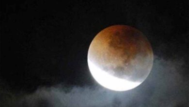 2027 का आखिरी चंद्र ग्रहण: जानें किन राशियों पर सबसे गहरा असर पड़ेगा 8 1 503