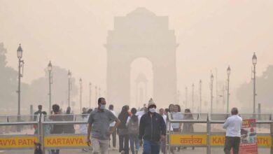 दिल्ली-NCR में जहरीली हवा का कहर: इंडिया गेट धुंध में ओझल, कई इलाकों में AQI 400+ 3 1 552