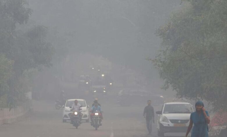 दिल्ली-एनसीआर में हवा और जहरीली: AQI 400 पार, धुंध की चादर से बढ़ी चिंता 1 1 788