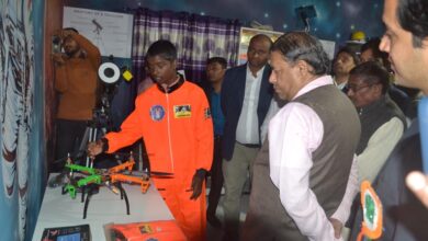 इसरो स्पेस एप्लीकेशन सेंटर के डायरेक्टर डा. निलेश एम.देसाई पहुंचे मऊ 9 29A 10