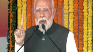 PM मोदी ने काशी से 4 नई 'वंदे भारत' ट्रेनों को किया रवाना, बोले– यह आत्मनिर्भर भारत की पहचान है 10 8A 2