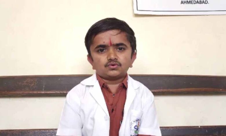 20 किलो के ‘डॉक्टर गणेश’ की अनोखी कहानी, 3 फीट कद के साथ SC तक लड़ी लड़ाई 1 doc1 5