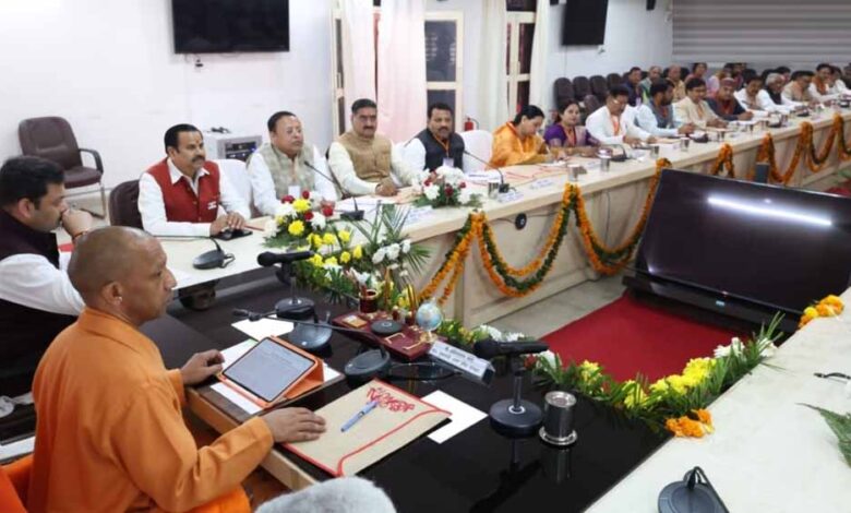 फर्जी वोटिंग अलर्ट: अलीगढ़-मुजफ्फरनगर पर CM योगी की सख्त नजर, जनप्रतिनिधियों संग हाईलेवल बैठक 1 2 193
