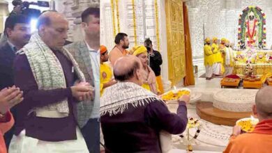 रामलला प्राण प्रतिष्ठा की दूसरी वर्षगांठ: राजनाथ सिंह और सीएम योगी ने किए दर्शन, रक्षा मंत्री ने उतारी आरती 3 4 7