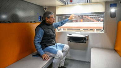 वंदे भारत स्लीपर ट्रेन के शानदार फीचर्स: लग्जरी बर्थ और ऑटोमैटिक दरवाजे, जानें किराया और रूट 1 17A 11