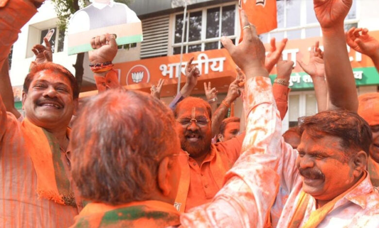 उद्धव ठाकरे की वो गलती, जिसने छीन ली BMC की गद्दी, 30 साल बाद ढहा ठाकरे का किला 1 17A 211