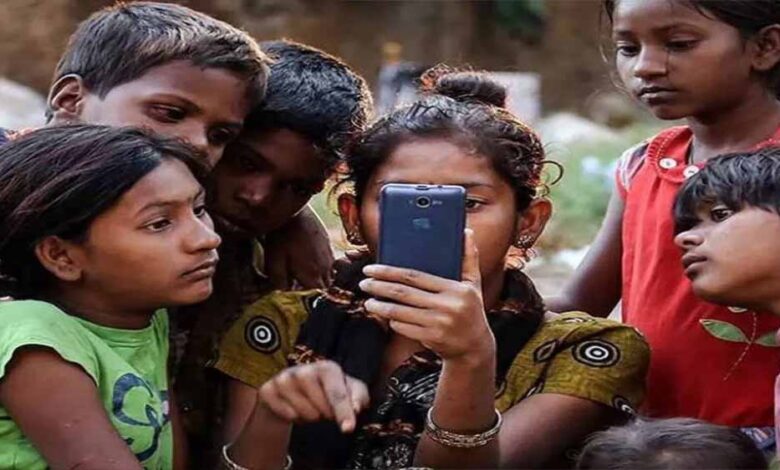 बच्चों की डिजिटल लत बढ़ती चिंता, सोशल मीडिया पर एज लिमिट लागू करने की तैयारी 1 29A 142