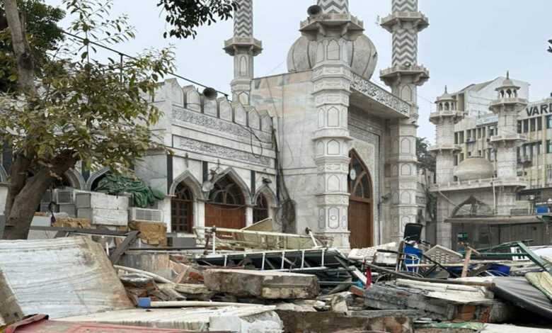 दिल्ली में मस्जिद के पास बुलडोजर कार्रवाई के बाद का मंजर, तस्वीरों में हालात 1 7A 3