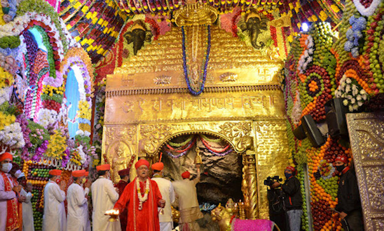 वैष्णो देवी यात्रियों के लिए बड़ा अलर्ट: भवन की वीडियो बनाई तो लगेगा भारी जुर्माना, नियम तोड़ने पर कड़ी सजा 1 1 498