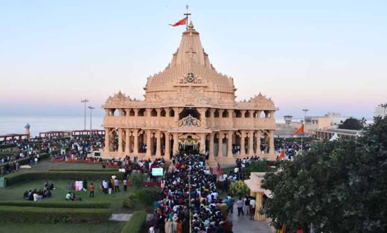 विध्वंस के 1000 साल बाद सोमनाथ में भव्य महाशिवरात्रि, 5 लाख श्रद्धालुओं की उमड़ी भीड़ 1 10A 108