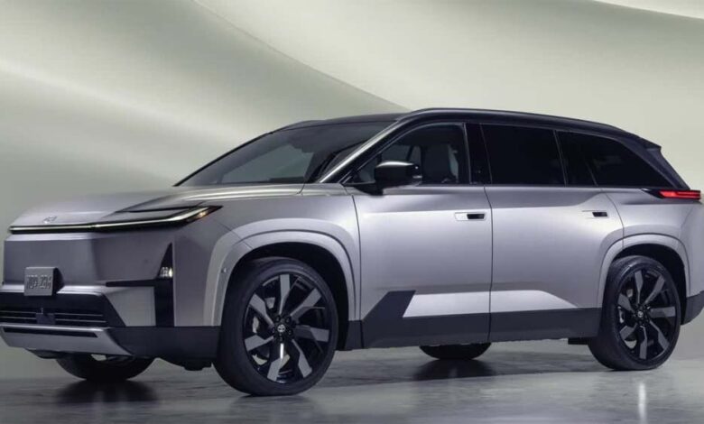 Toyota की पहली 3-रो इलेक्ट्रिक SUV लॉन्च, भारत में एंट्री की संभावना 1 14A 59