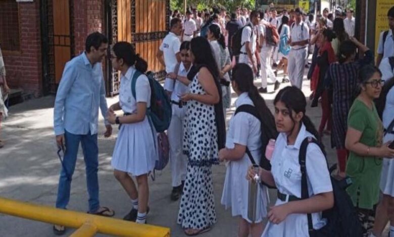 Ahmedabad के स्कूलों को बम से उड़ाने की धमकी, पुलिस अलर्ट पर, शहर में दहशत 1 16A 7