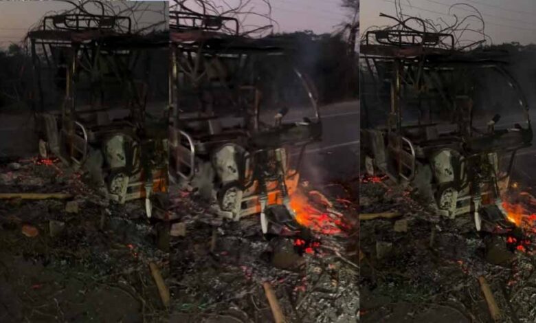 MP में कांवड़ यात्रा के दौरान बवाल, ई-रिक्शा में आगजनी, चालक की बेरहमी से पिटाई 1 2 264