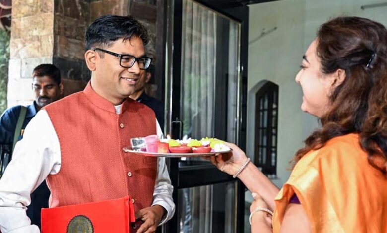 छत्तीसगढ़ विधानसभा में पेश हुआ 2026-27 का 1.72 लाख करोड़ रुपये का बजट, किसानों के लिए बड़ी घोषणाएं 1 24A 153