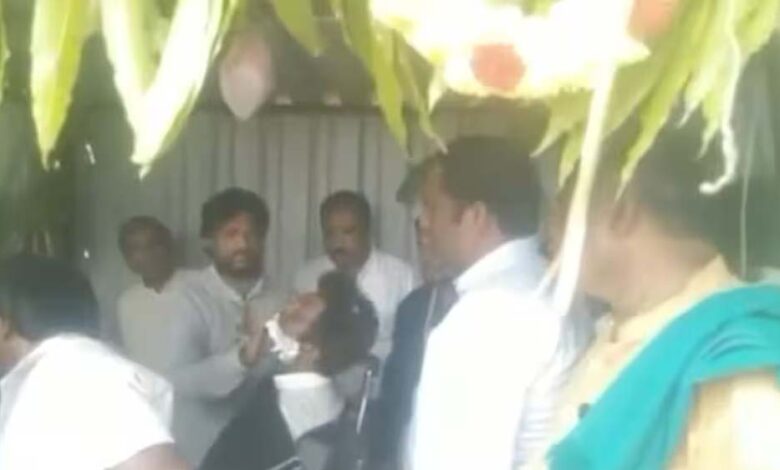 इस गांव में दलितों के बाल काटने की परंपरा खत्म, सरकार ने दिलाया समान अधिकार 1 28A 26