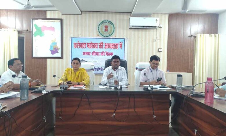 3 साल से लंबित प्रकरणों पर कलेक्टर ने लगाई फटकार, नोटिस जारी करने के दिए निर्देश 1 Chhattisgarh 04 2