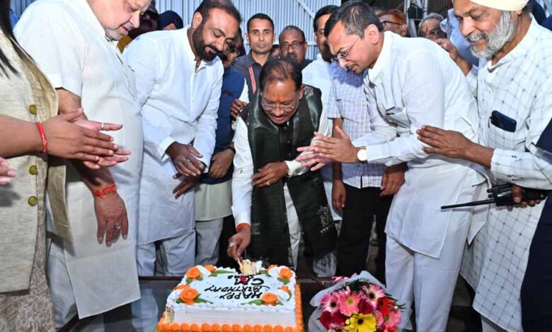 राज्य हज कमेटी एवं वक्फ बोर्ड के चेयरमेन ने दी मुख्यमंत्री को बधाई 1 Huj 01