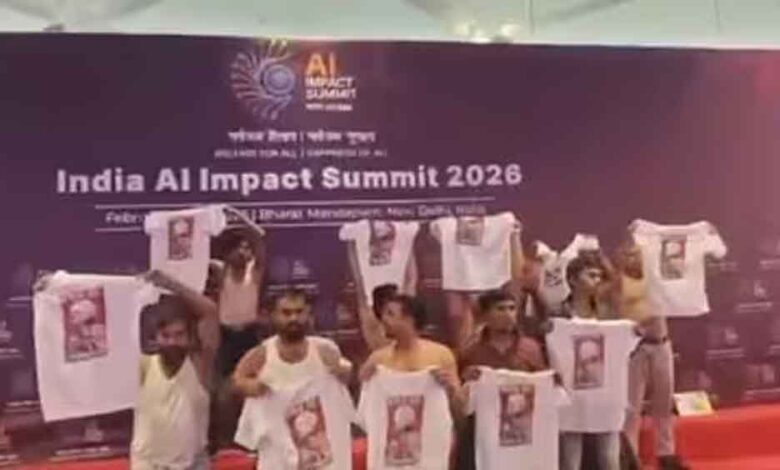 AI समिट में यूथ कांग्रेस का हंगामा, शर्टलेस होकर PM के खिलाफ नारेबाजी, कई कार्यकर्ता गिरफ्तार 1 ai samit