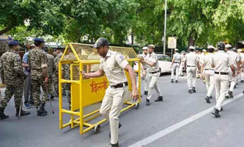 दिल्ली में हाई अलर्ट: हर गाड़ी पर निगरानी, किरायेदारों की पहचान भी कड़ी 1 delhi 4