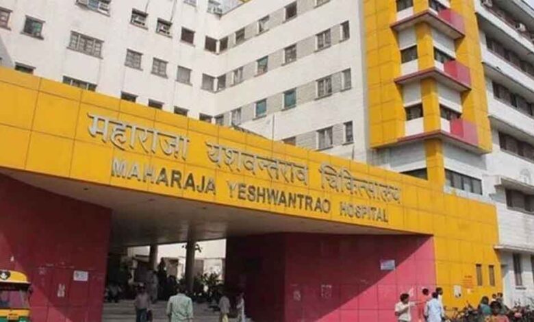 बदलते मौसम का कहर: दिन में गर्मी, रात में ठंड; इंदौर में बढ़े मरीजों के मामले 1 hos