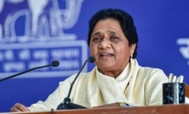 मायावती का बड़ा फैसला: यूपी में अकेले चुनाव लड़ेगी बसपा, दिल्ली बंगला विवाद पर भी रखी बात 1 maya 1