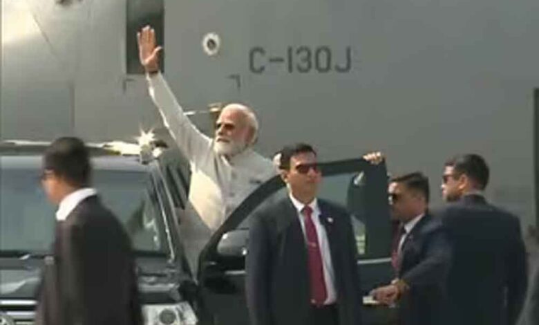 चीन को कड़ा संदेश: सीमा के पास पीएम मोदी का विमान उतरा, आपात लैंडिंग सुविधा का उद्घाटन 1 modi 4