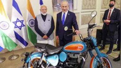 इजराइल में भारत की दमदार बाइक की एंट्री, PM मोदी और बेंजामिन नेतन्याहू ने साथ खिंचवाई तस्वीर 3 netanyahu