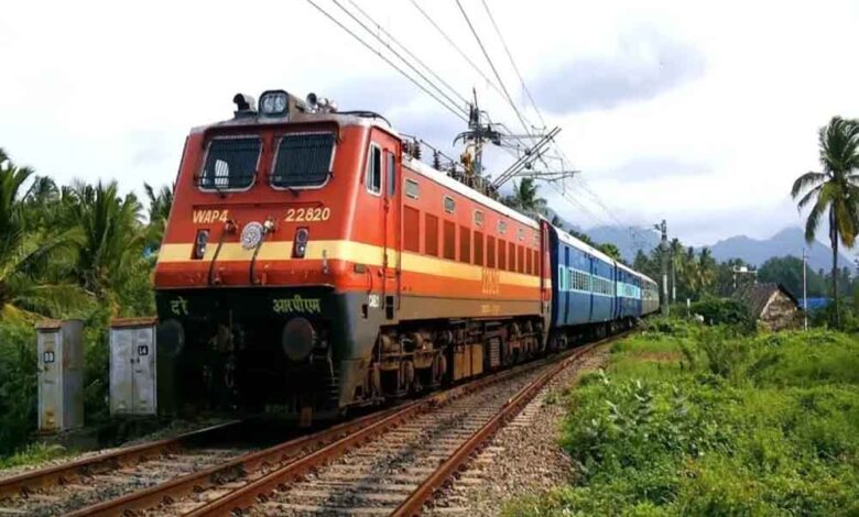होली पर रेलवे का बड़ा तोहफा: स्पेशल ट्रेनें चलेंगी, इन स्टेशनों पर मिलेगा ठहराव 1 train3 4