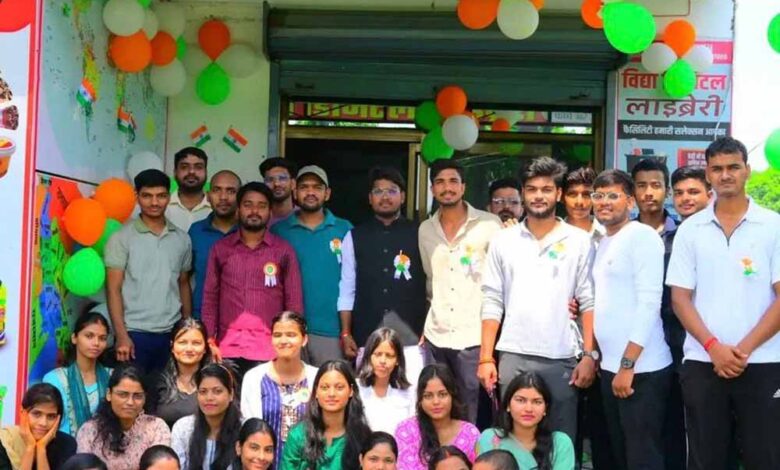 सीएम युवा उद्यमी विकास अभियान से बदली तकदीर: आजमगढ़ के अविनाश ने बनाई डिजिटल लाइब्रेरी चेन 1 1 22
