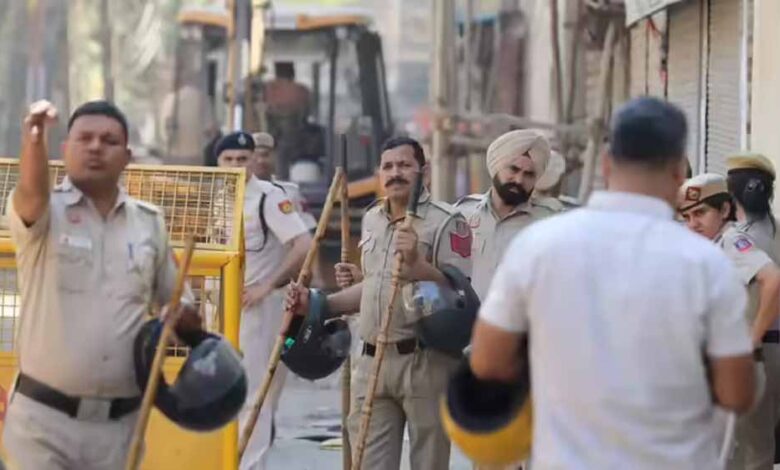 उत्तम नगर तरुण हत्याकांड में बड़ा खुलासा: गुब्बारे के छींटों से भड़का विवाद, मुख्य आरोपी सायरा गिरफ्तार 1 1 245