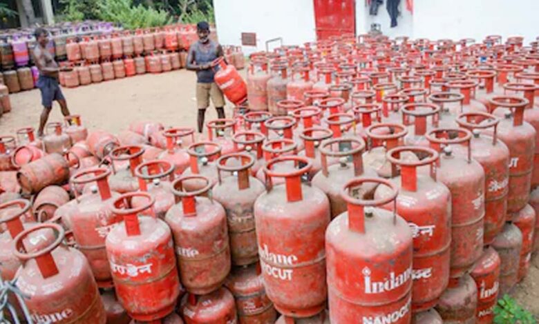 मध्य प्रदेश में LPG संकट, गैस न मिलने से ठंडी पड़ी रसोई, होटल-ढाबे बंद होने की कगार पर, 3 दीनदयाल रसोई बंद 1 16A 59