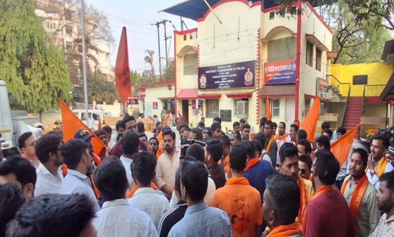 रायपुर में मुस्लिम वकील की विवादित टिप्पणी, लिखा- हिंदू इबादत क्या जानें, ये लोग काफिर, हिंदू संगठनों ने घेरा थाना, FIR दर्ज 1 16A 91