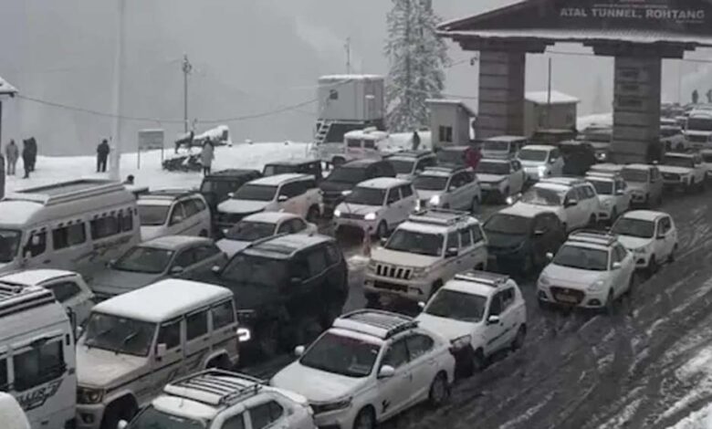 सावधान! बर्फबारी के कारण अटल टनल की ओर जाने वाले रास्ते बंद, IMD ने जारी किया अलर्ट 1 17A 58