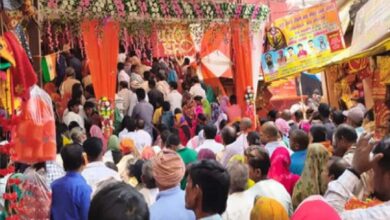नवरात्रि पर यूपी के देवी मंदिरों में उमड़ा आस्था का सैलाब, लाखों श्रद्धालुओं ने किए दर्शन 3 21A 55