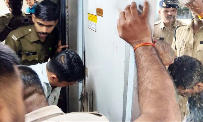 चलती ट्रेन के वॉशरूम में जज की पत्नी की मौत, स्टेशन पर पति का इंतजार, मोबाइल लोकेशन से ट्रेन रोकी 1 6A 20