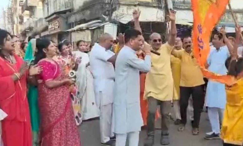चैत्र नवरात्र पर मनेन्द्रगढ़ में भक्ति की बयार: प्रभात फेरी में उमड़ रहा श्रद्धालुओं का सैलाब 1 Chetra 01